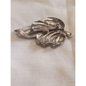 Silver Tone Leaf Pin Brooch Shiny Versatile Elegant